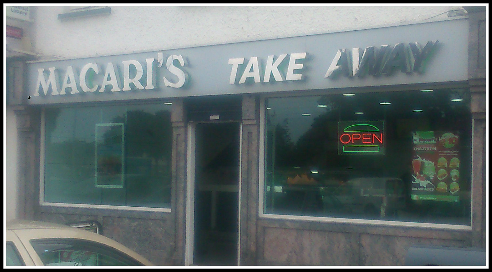 Macari's Takeaway, Glasnevin, D11 - Tel: 01 837 5714